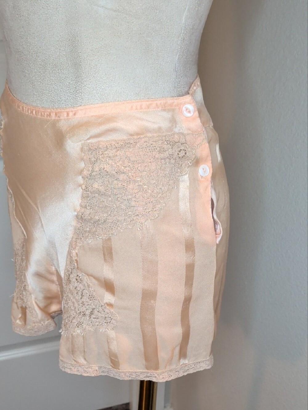 Antique 1920s 30s Silk Tap Pants Peach French Knickers Side Button Art Deco - Picture 4 of 16
